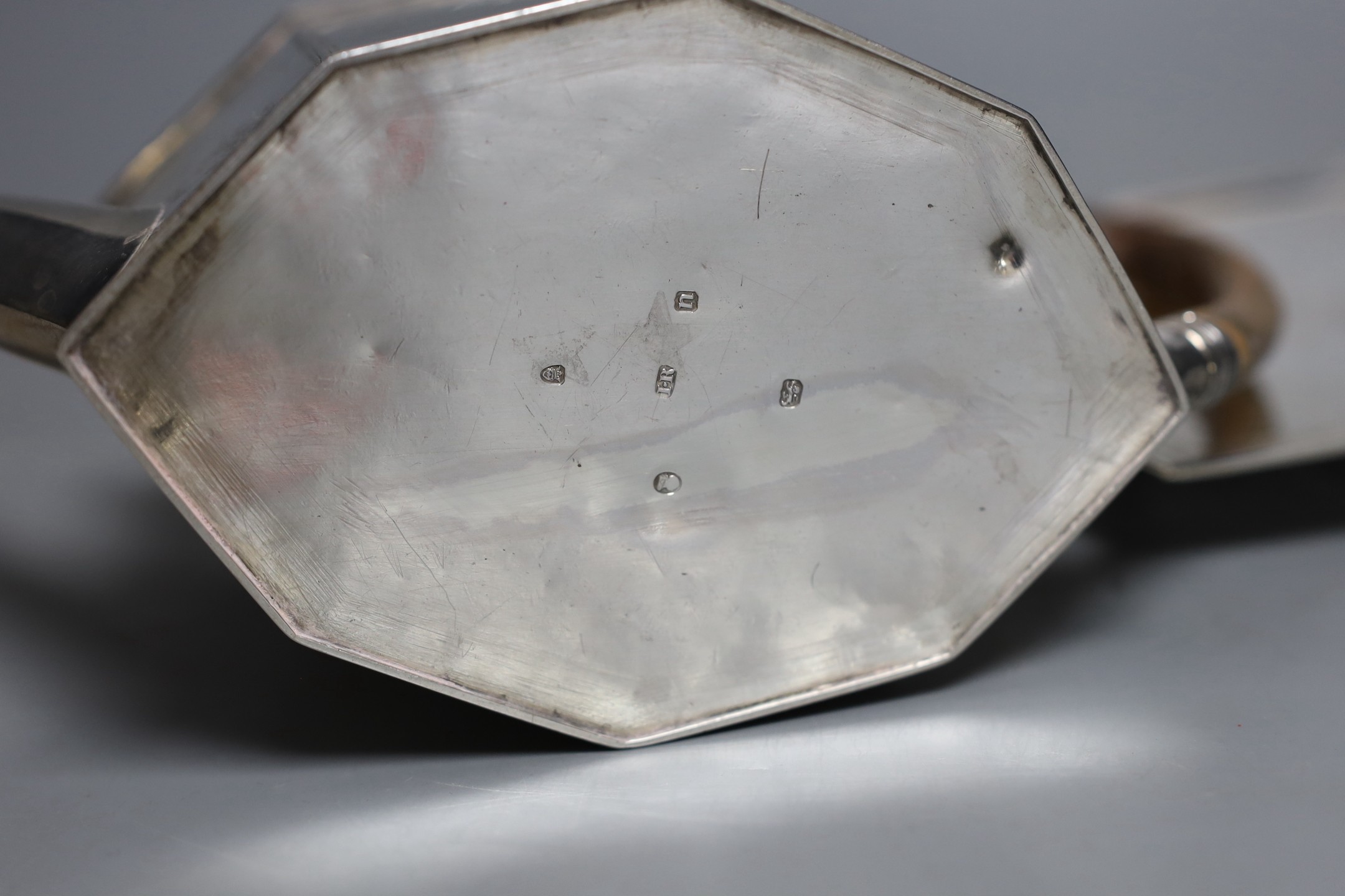 A George III silver octagonal teapot on matching stand, John Robins, London, 1795, stand length 19.6cm, gross weight 21.7oz.